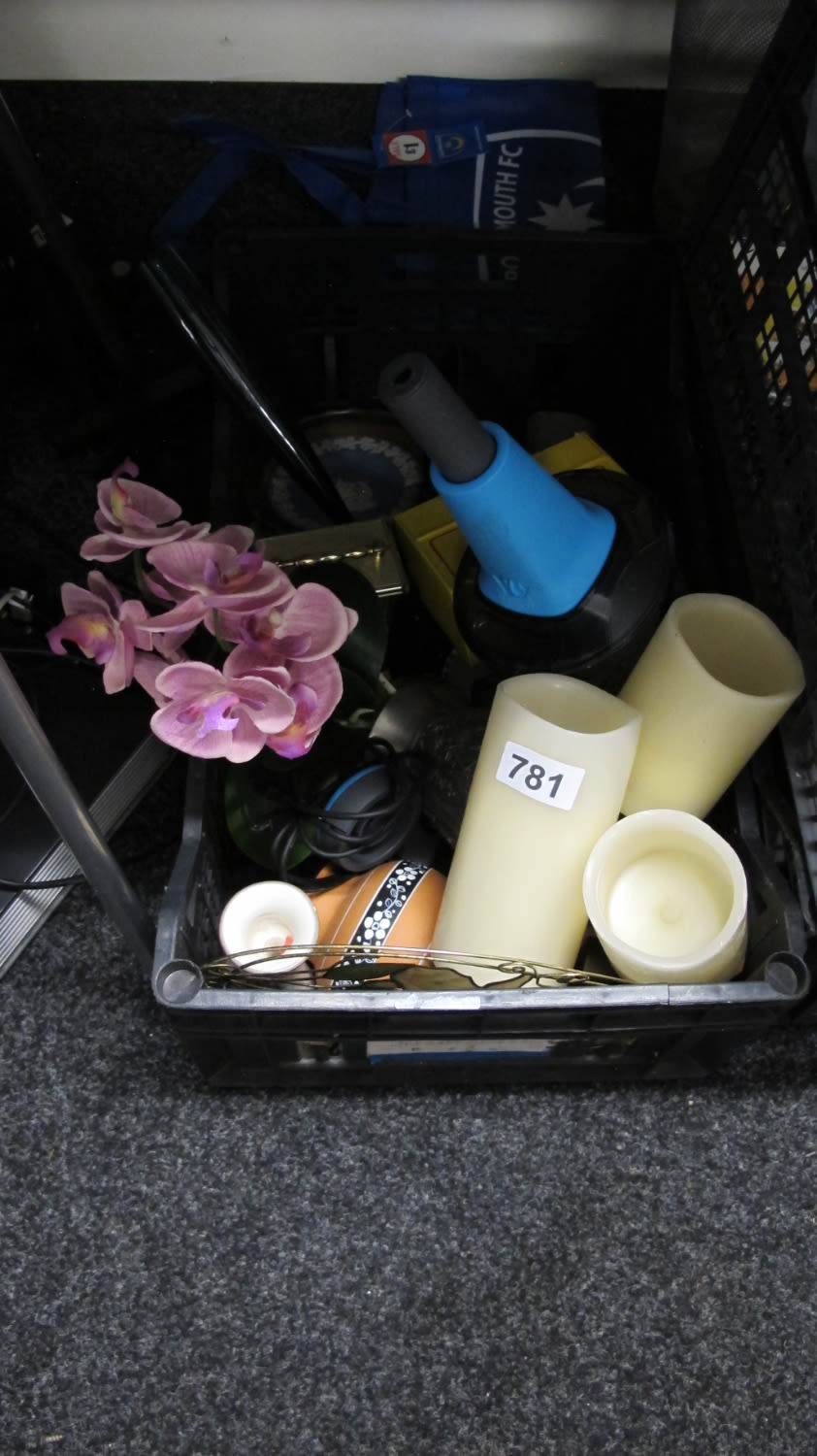 Lot 781: Box of misc