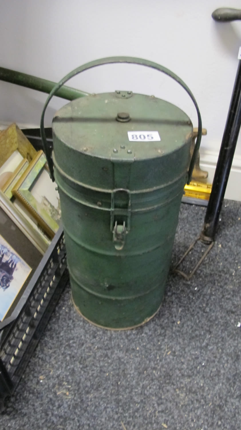 Lot 805: Vintage lunch pail