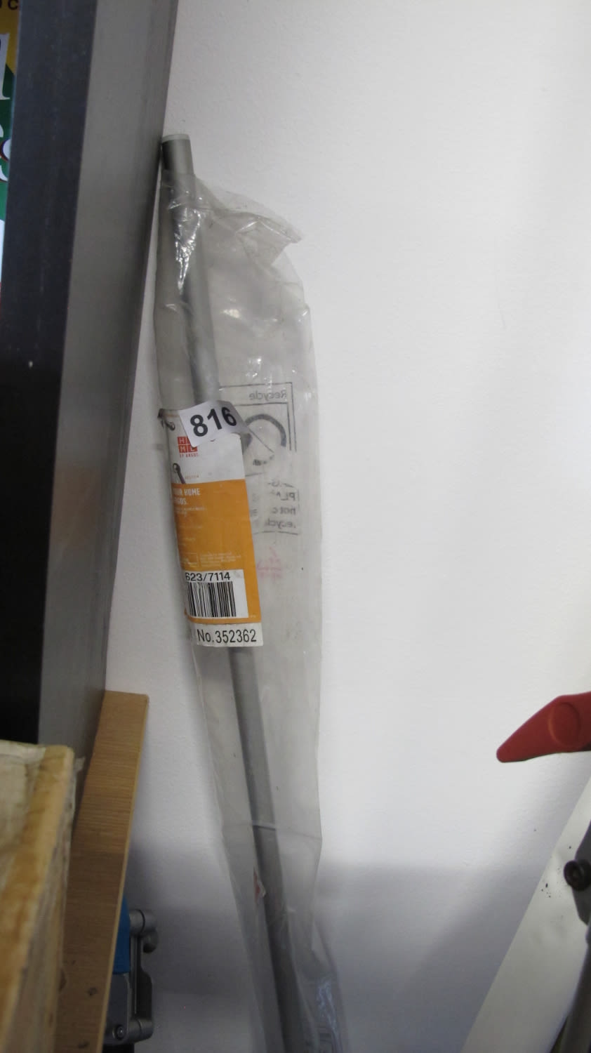 Lot 816: pole