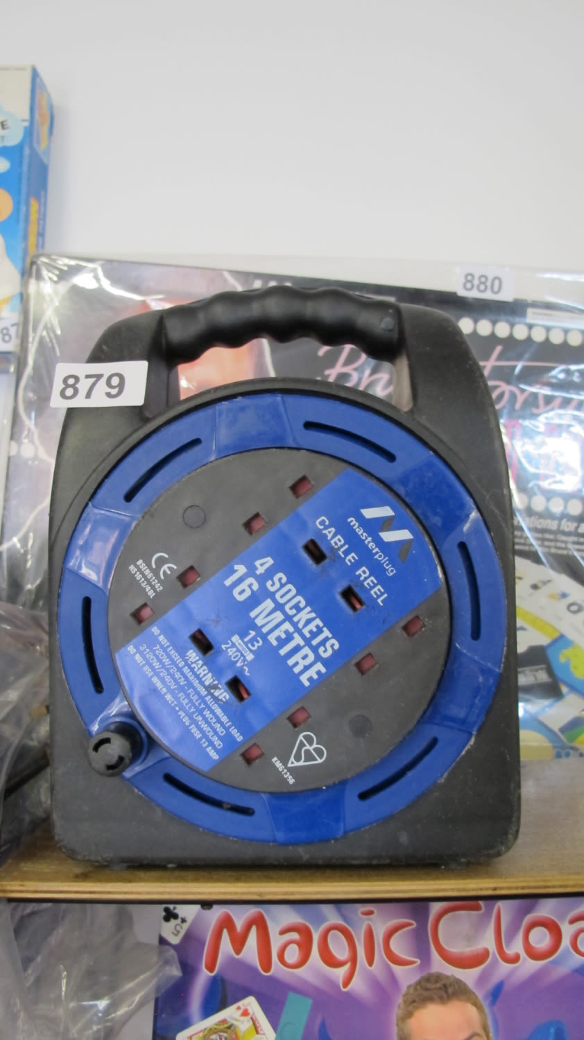 Lot 879: 4 way extension reel