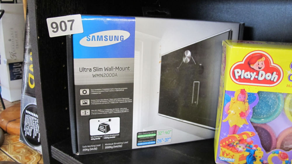 Lot 907: Samsung TV ultra slim wall mount
