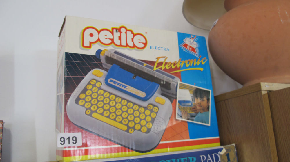 Lot 919: Brand new old stock Petite electronic typewriter
