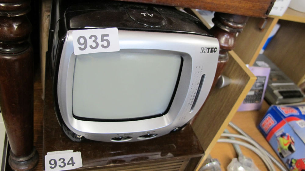 Lot 935: MTEC min crt tv