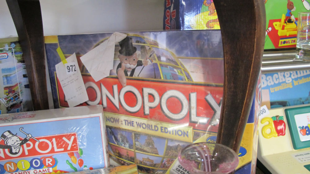 Lot 972: Monopoly The World edition