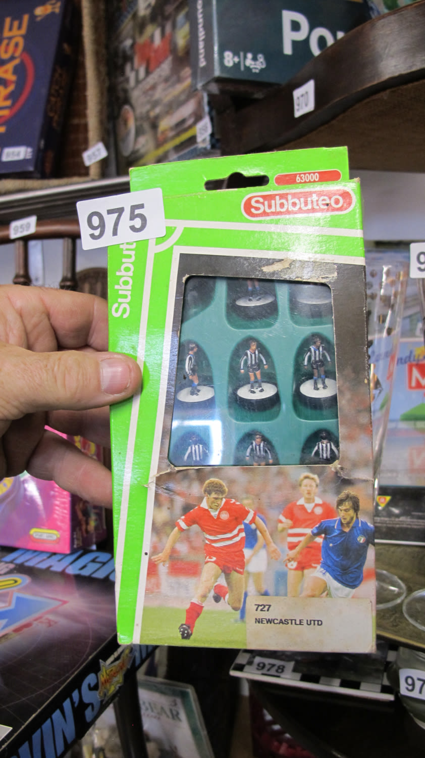 Lot 975: Brand new old stock Newcastle Utd. Subbuteo team