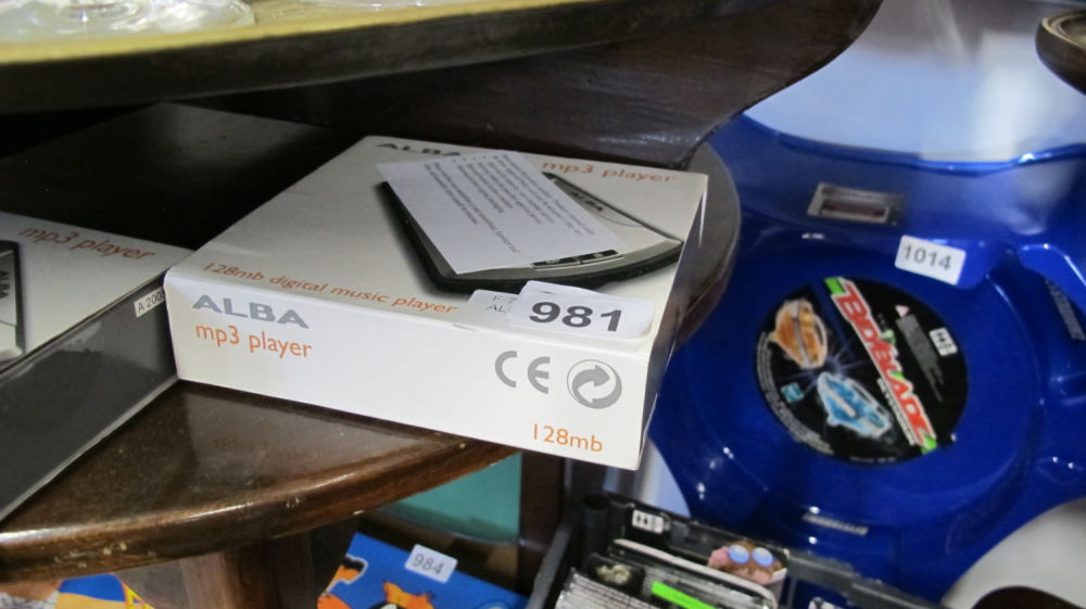 Lot 981: Brand new old stock Alba MP3 player