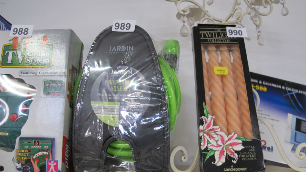 Lot 989: Mini portable garden hose set