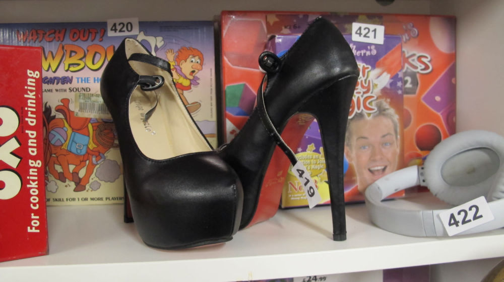 Lot 419: A pair of ankle breakers