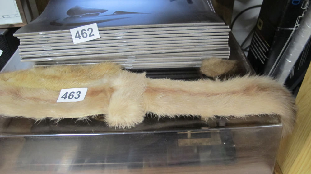 Lot 463: Fur stole