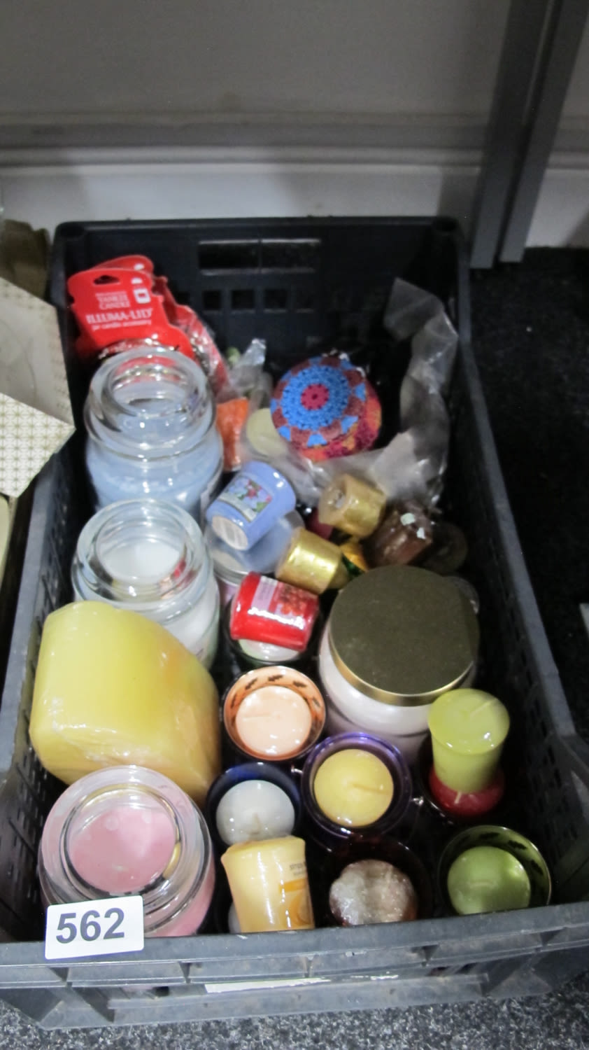 Lot 562: Box of misc candles