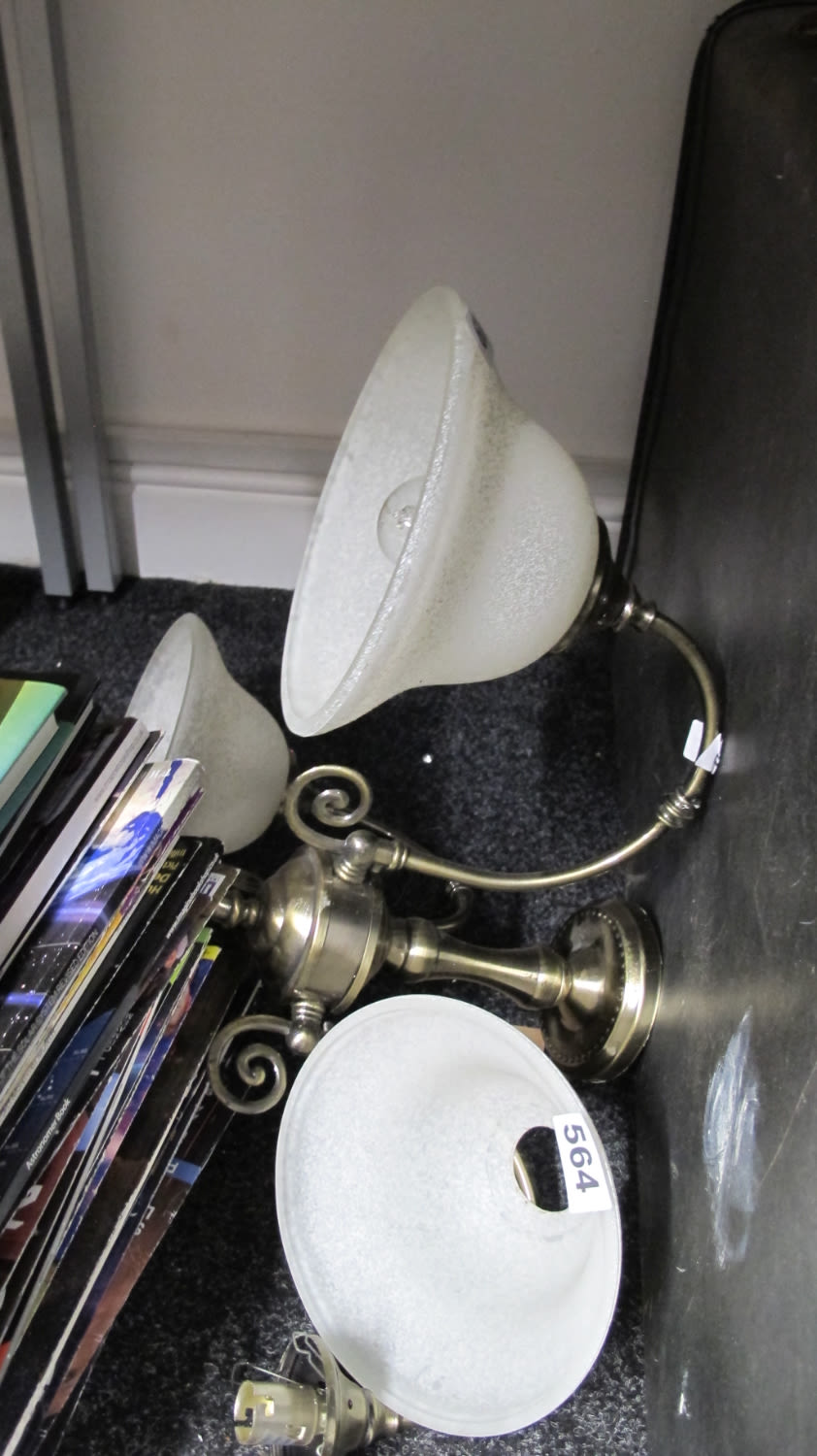 Lot 564: Ceiling light fitting