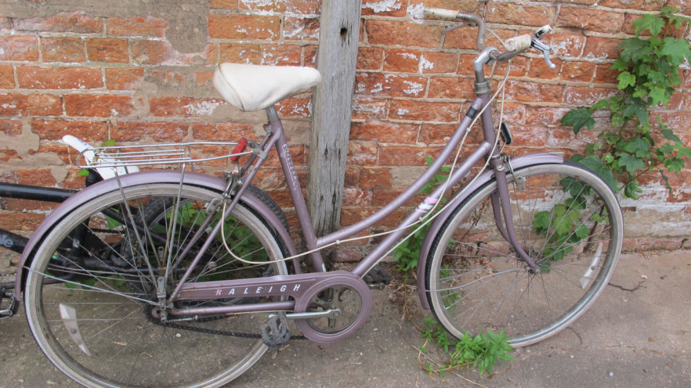Lot 584: Vintage Raleigh ladies bike