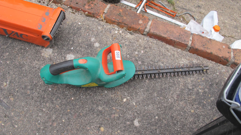 Lot 588: hedge trimmer
