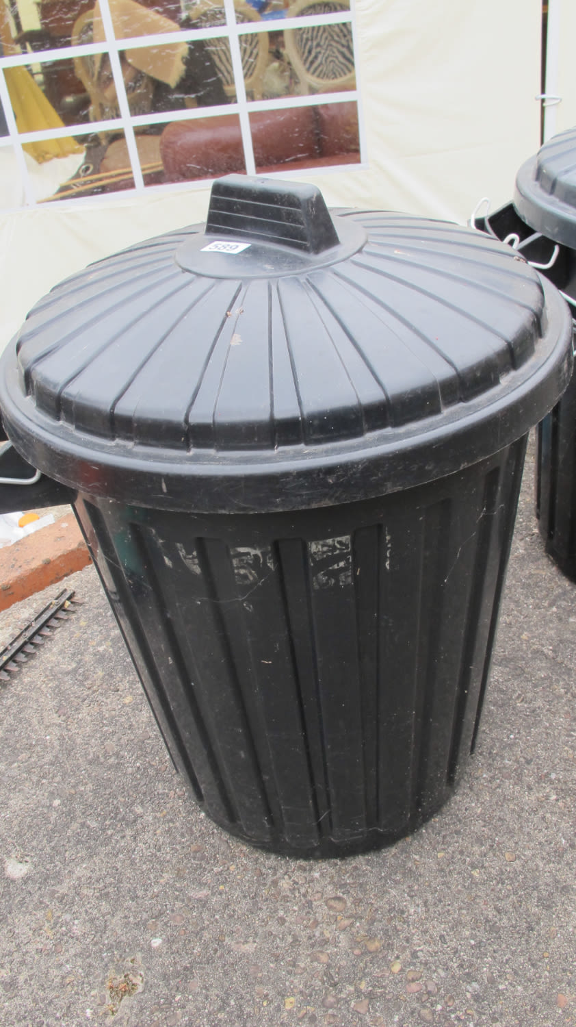 Lot 589: Plastic waste bin