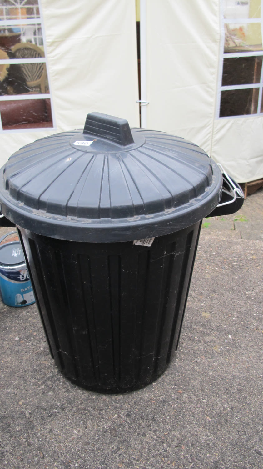 Lot 590: Plastic waste bin