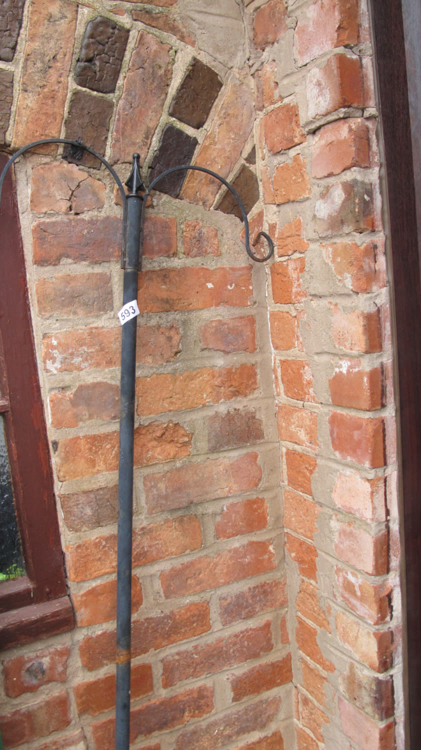 Lot 593: Garden birdfeeder post