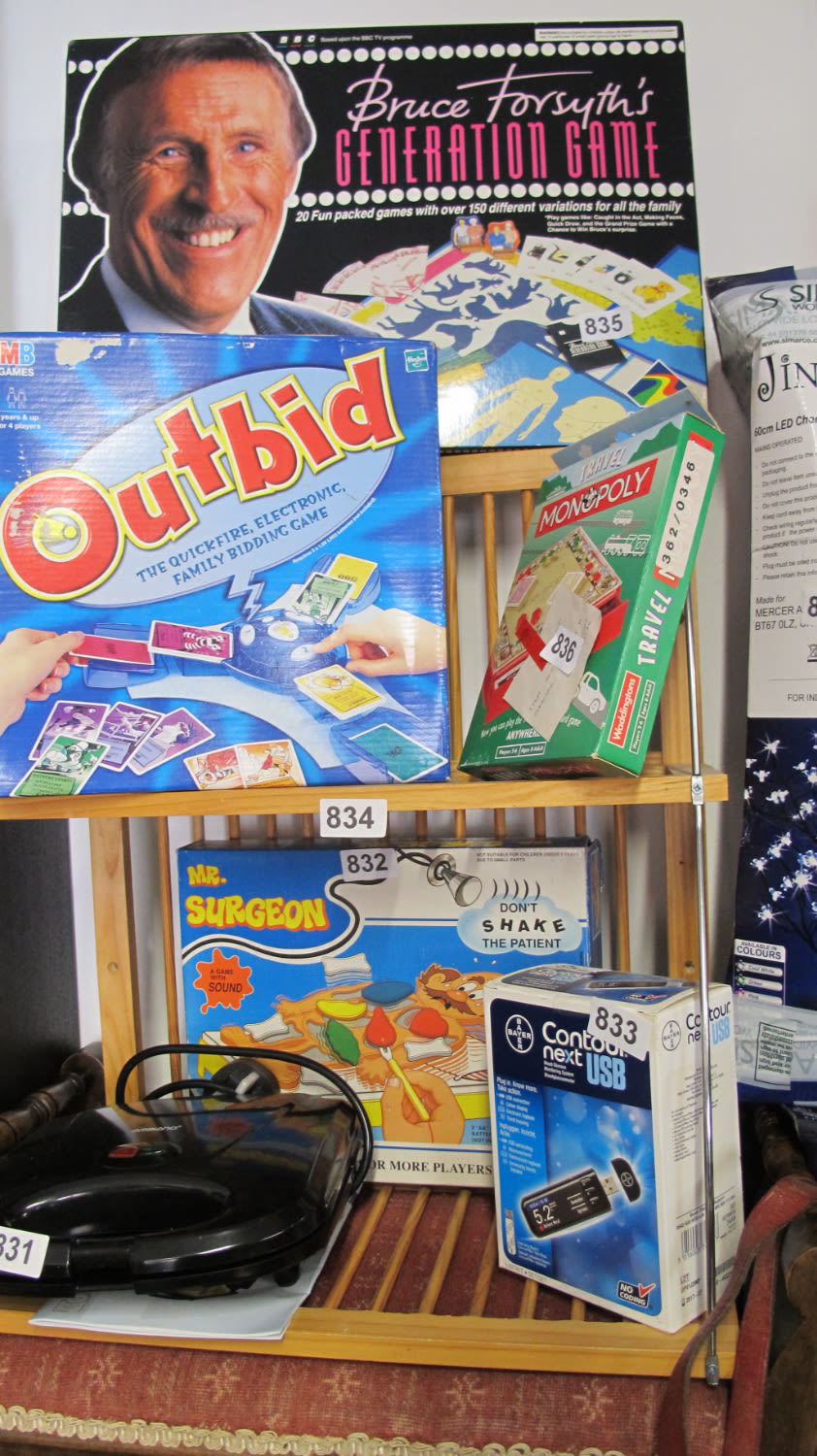 Lot 834: Shelving unit