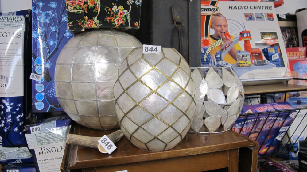 Lot 844: Tea light holders