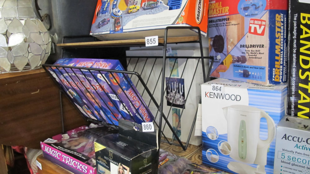 Lot 855: Retro magazine rack