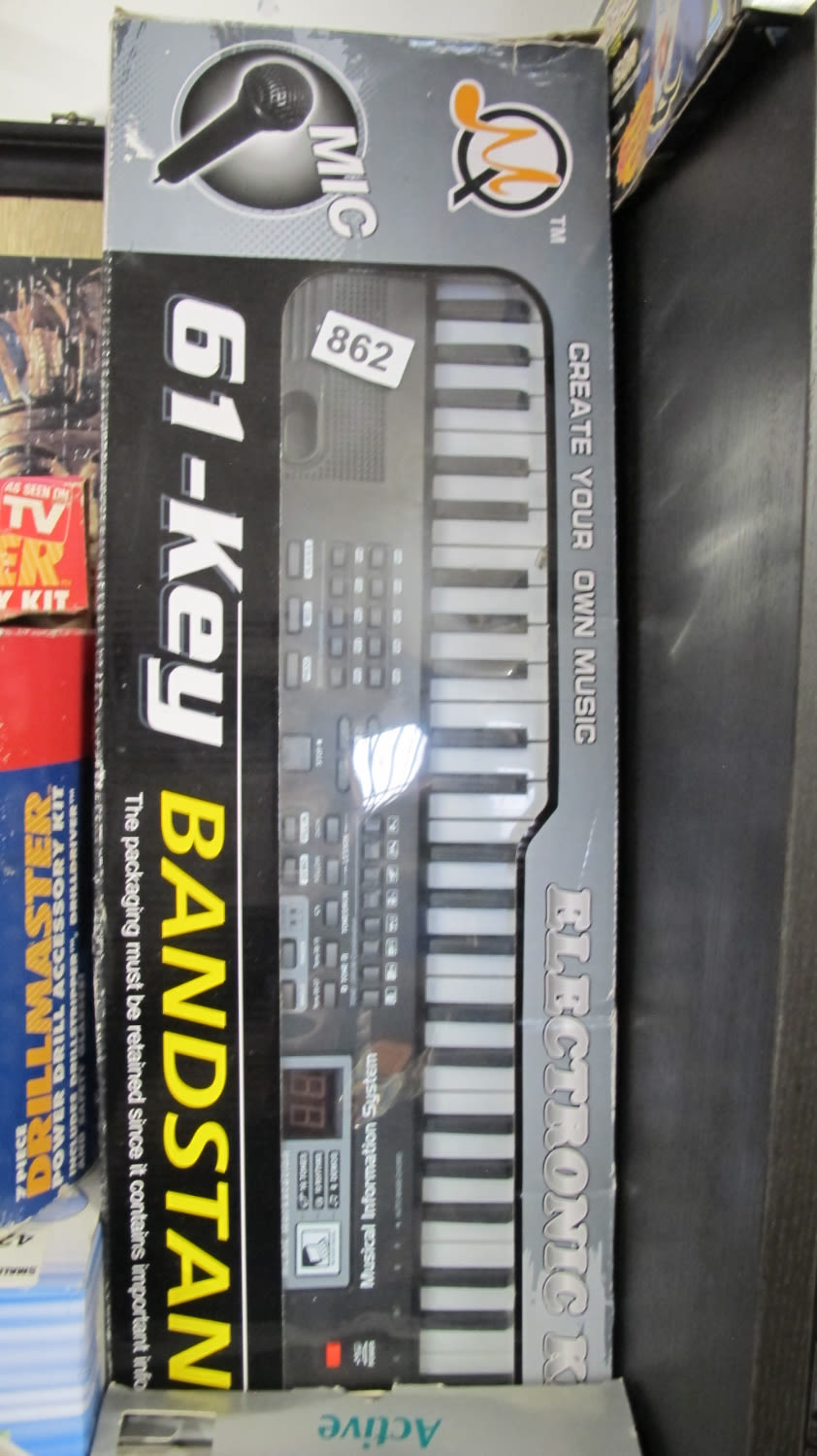 Lot 862: Electronic keyboard