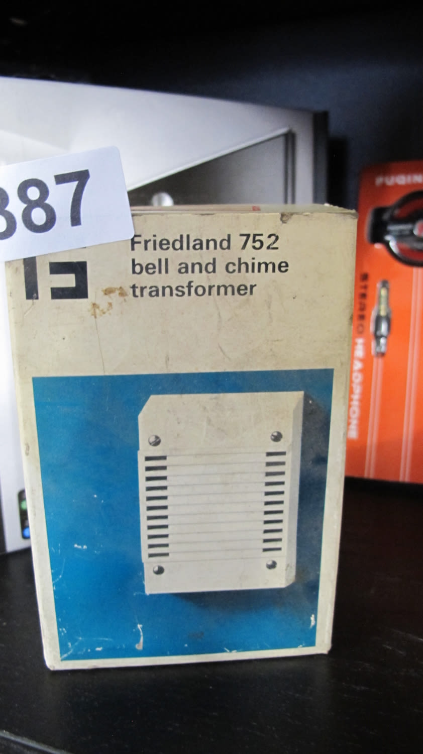 Lot 887: Doorbell and chime transformer