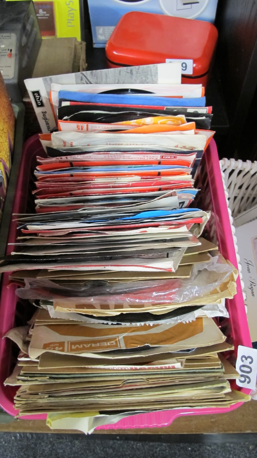 Lot 903: Qty of vinyl 45s