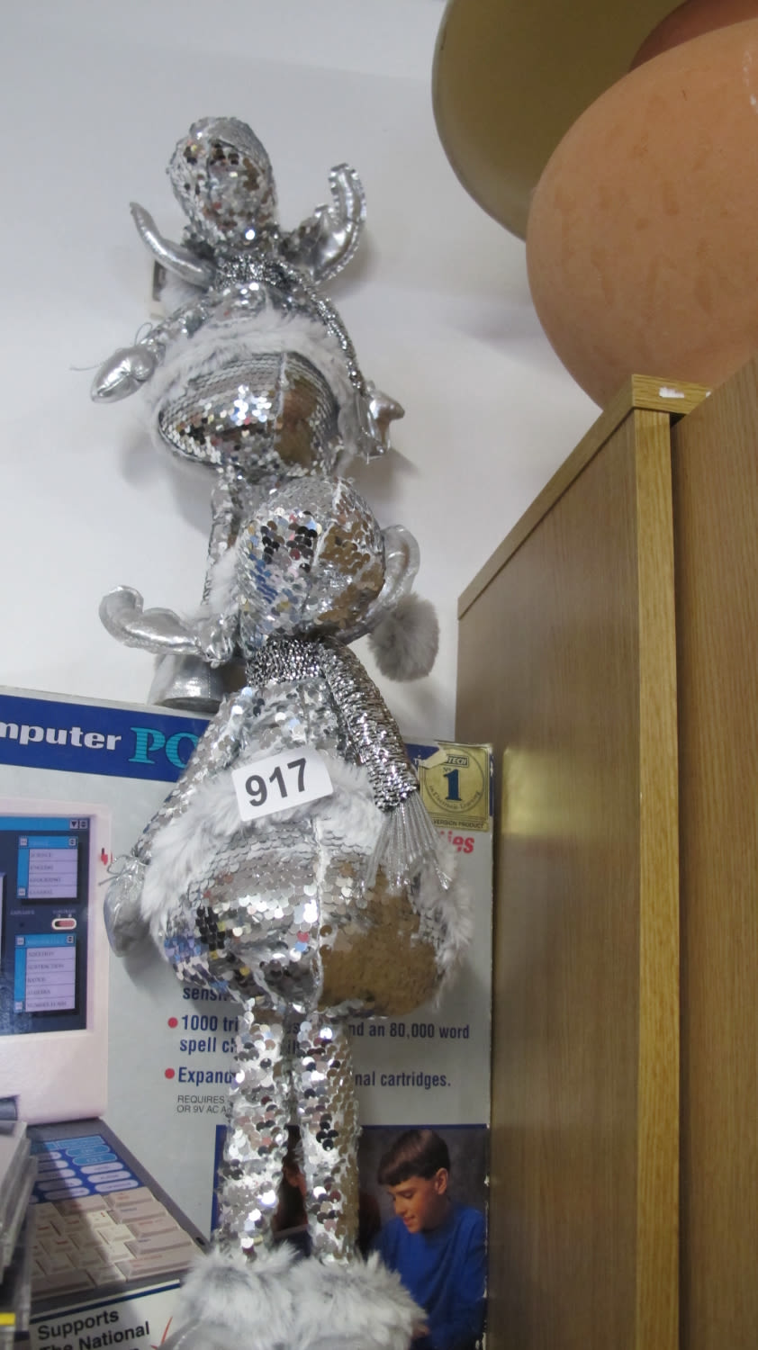 Lot 917: Super blingy figurines