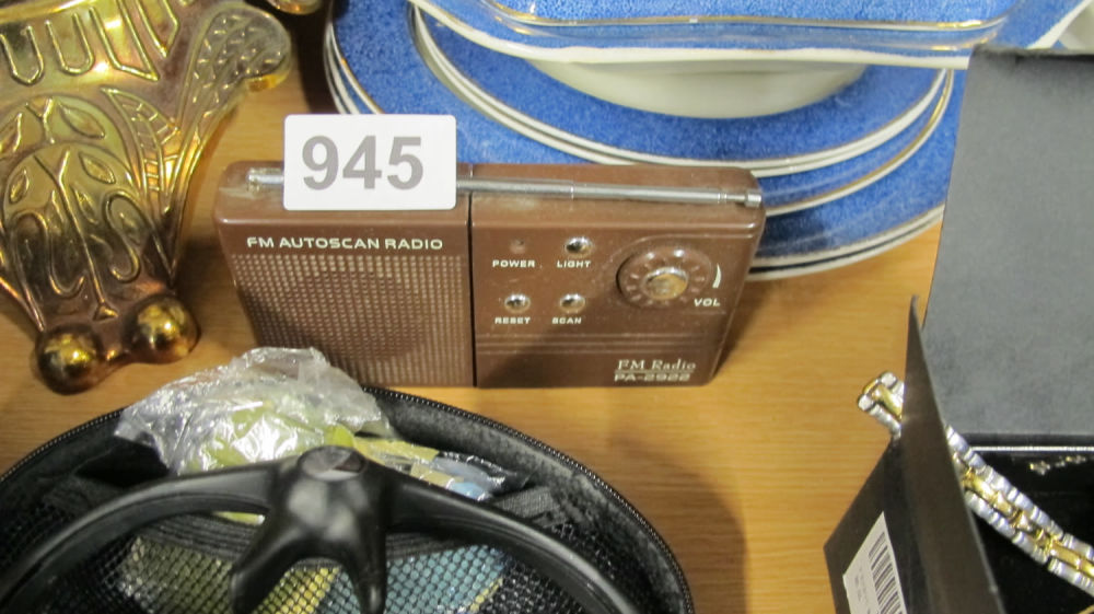 Lot 945: FM radio