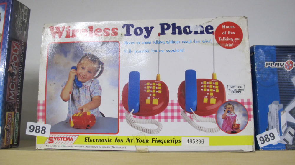 Lot 988: Wireless toy phone