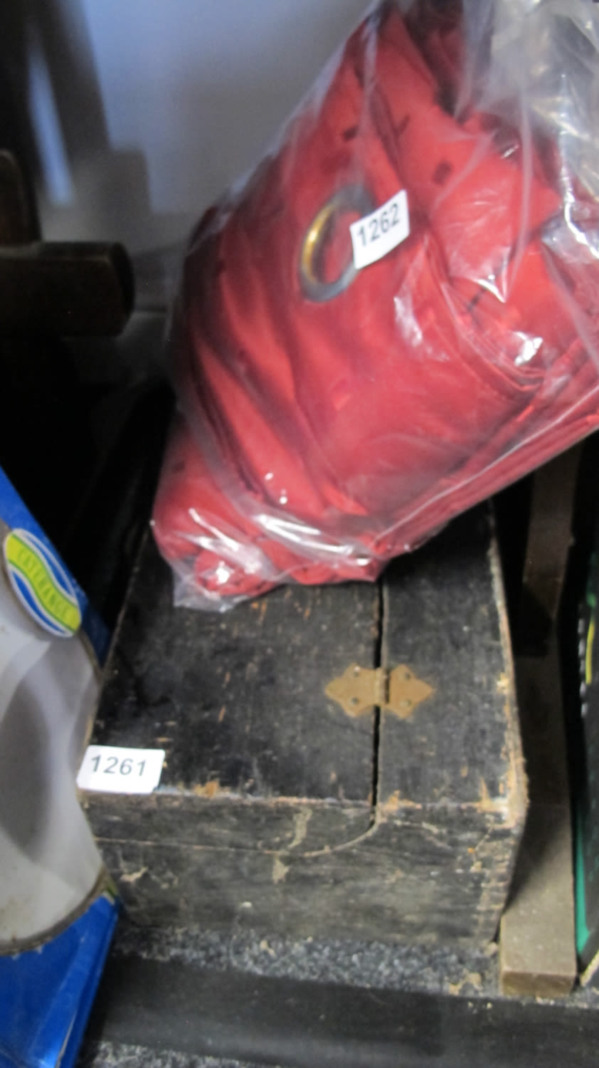 Lot 1261: Wooden toolbox