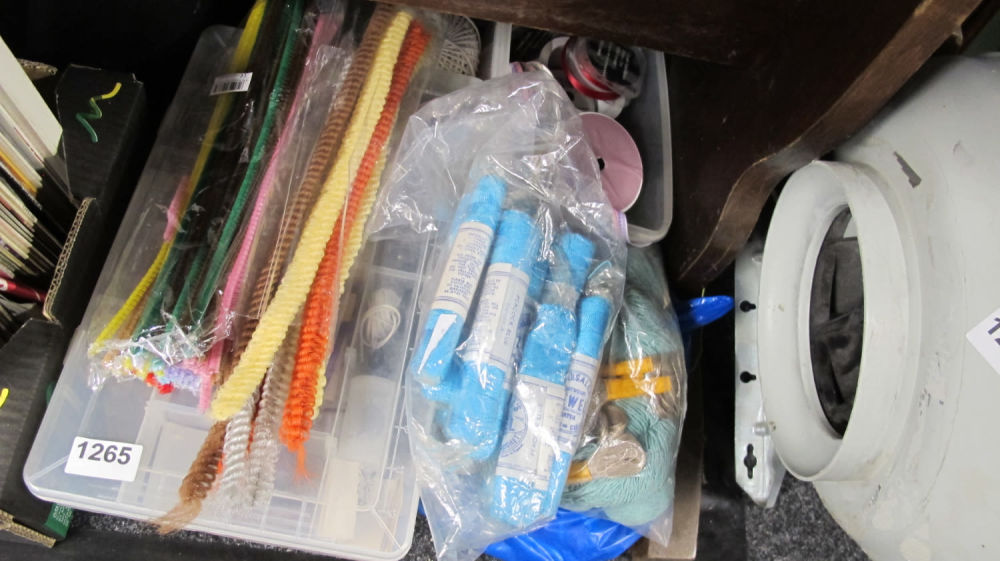 Lot 1265: Tub of craft items
