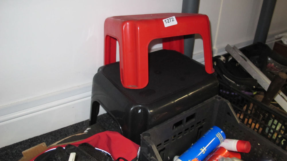 Lot 1272: 2 Plastic stools