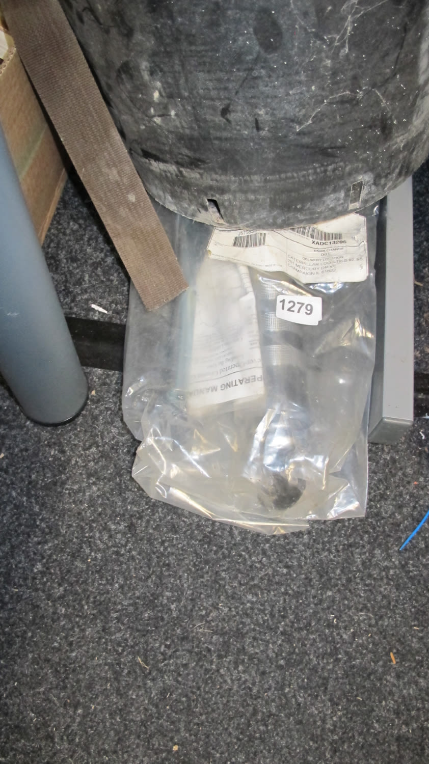 Lot 1279: new sealed nipple grease gun