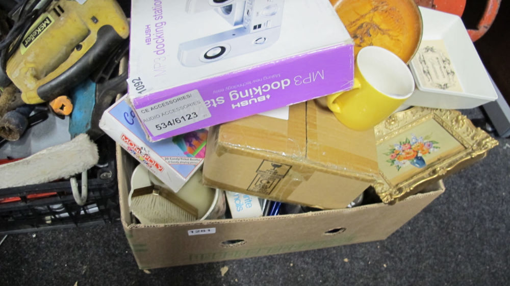 Lot 1281: Box of misc.