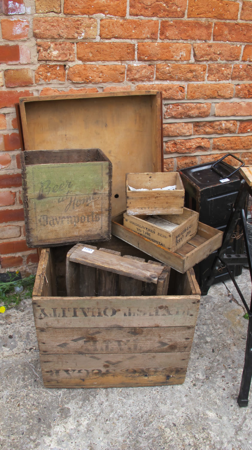 Lot 1291: Wooden boxes and crates