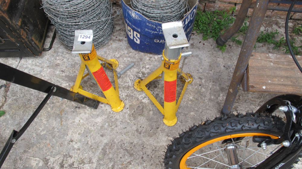 Lot 1294: Axle stands