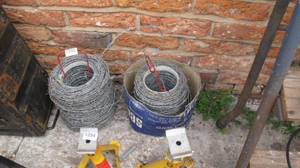 Lot 1295: Barbed wire
