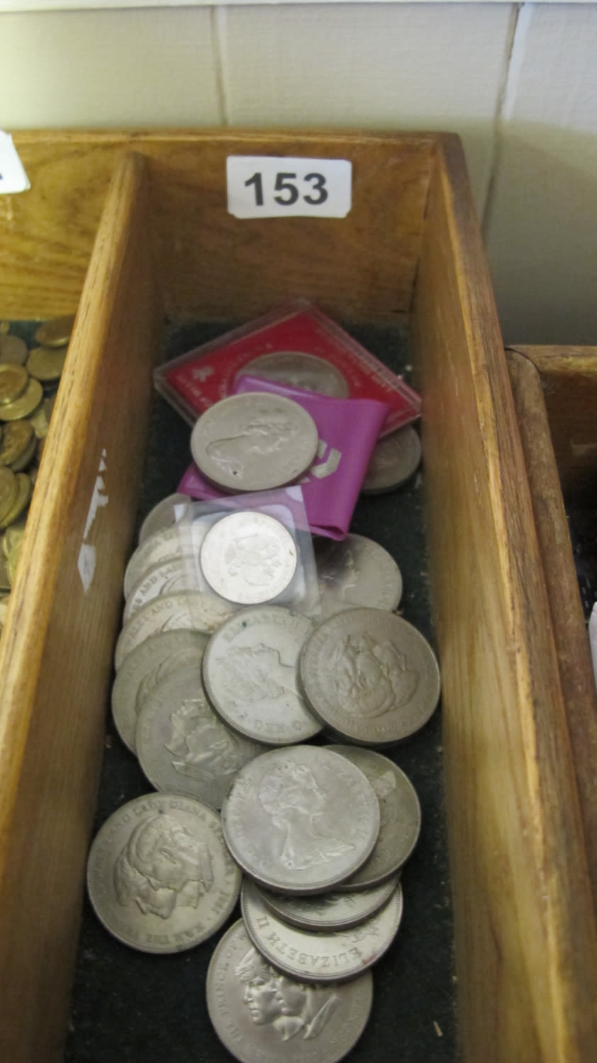 Lot 153: Qty of crowns etc