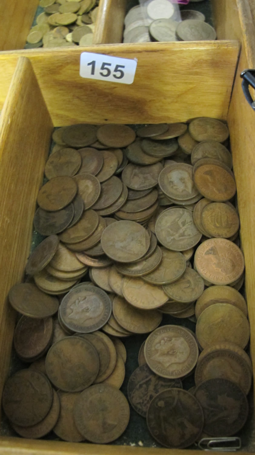Lot 155: Qty of coins