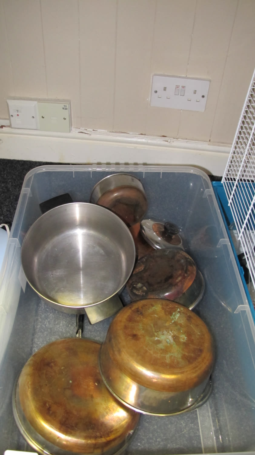 Lot 163: Qty of copper bottomed pans