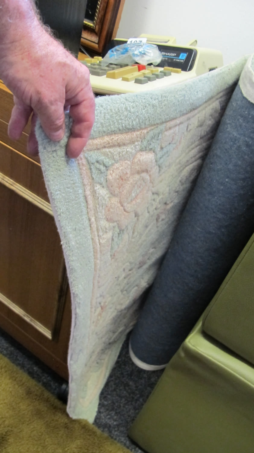 Lot 189: Rug