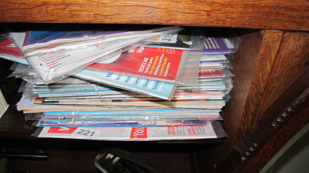 Lot 221: Qty of Which magazines