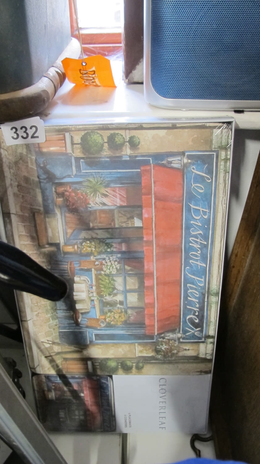 Lot 332: Place mats