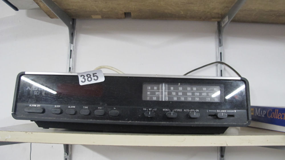 Lot 385: Radio clock alarm