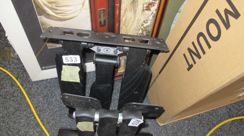 Lot 533: tv wall bracket
