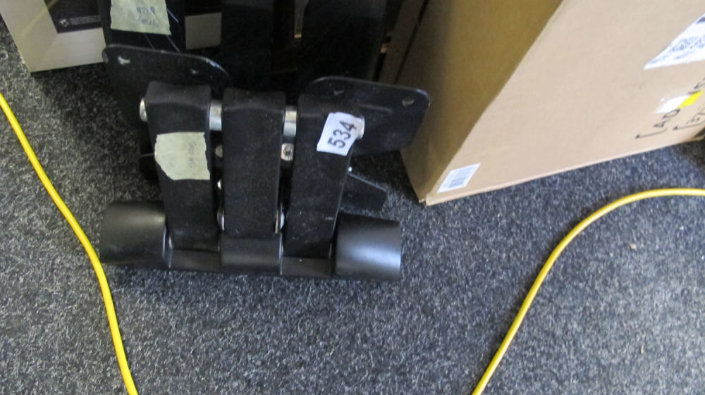 Lot 534: tv wall bracket