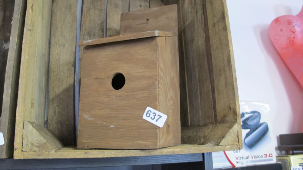 Lot 637: Bird box