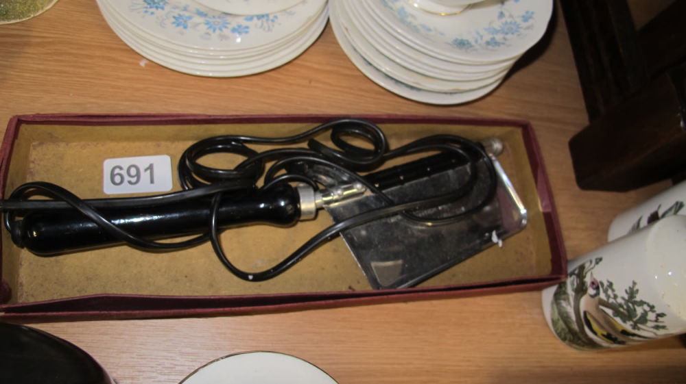Lot 691: vintage trouser press