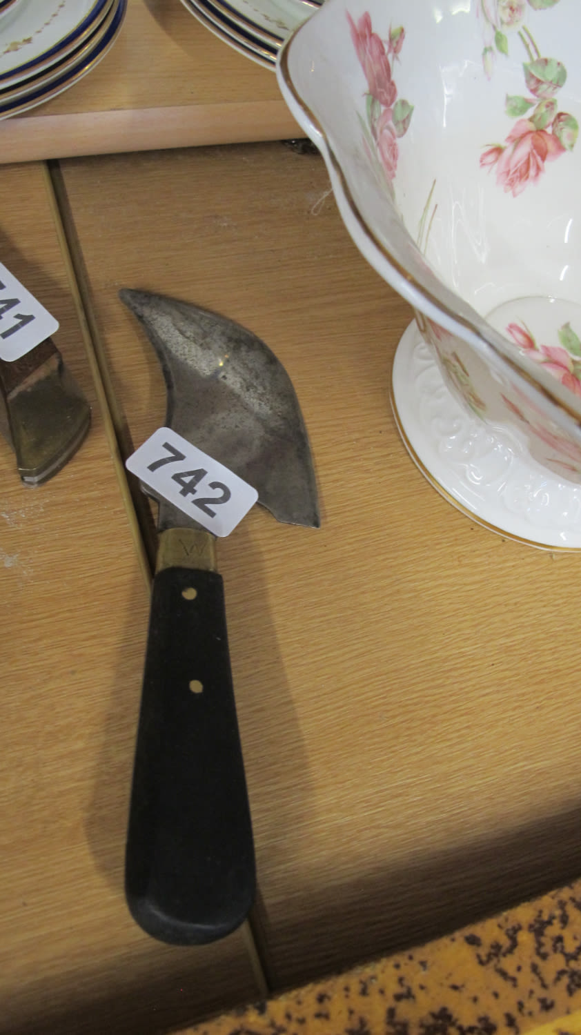 Lot 742: Stilton knife