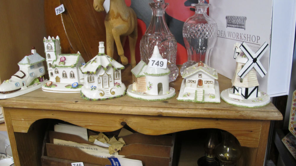 Lot 749: Ceramic Coalport buildings